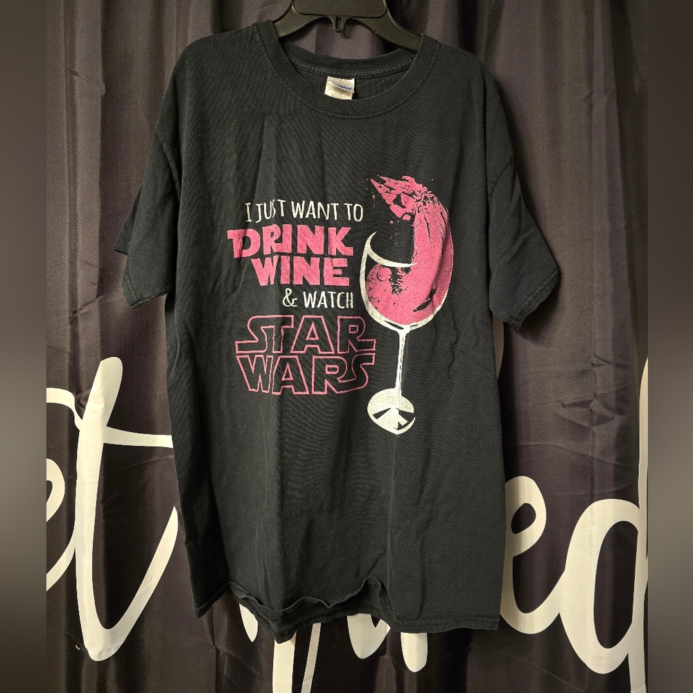 Unisex Large Black Graphic Star Wars/Wine Tee